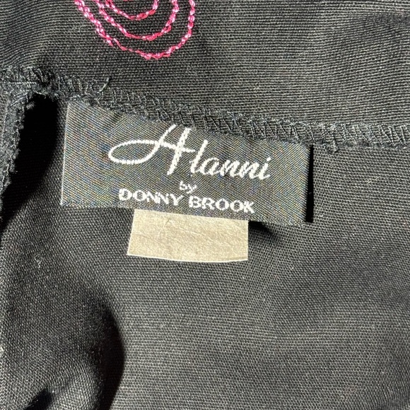 🌻 Alanni by Donny Brook Embroidered Pink Hearts on Black Pants Women’s size 4 🩷💕 - Picture 5 of 7
